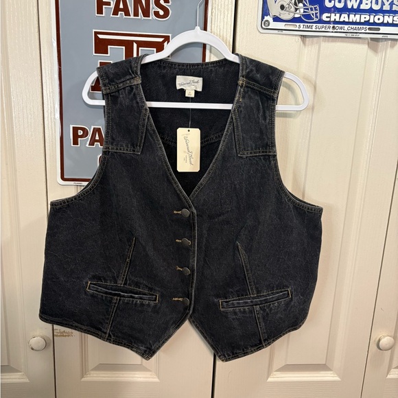 Universal Thread Black Denim Vest - Picture 3 of 6